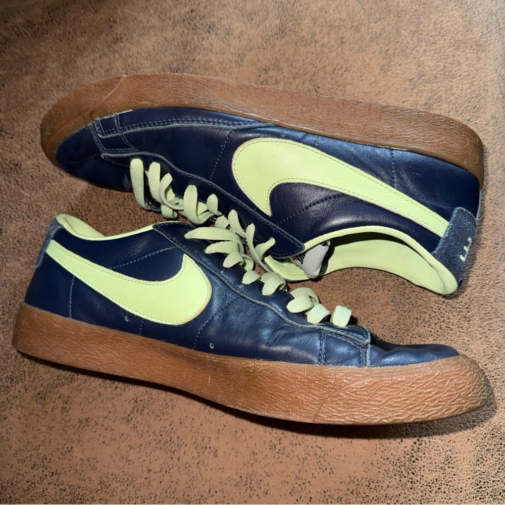 Nike Men's SB Blazer Navy with Lime Swoosh